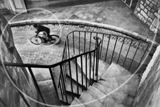 Fotografía de Henri Cartier-Bresson que muestra cómo ha aplicado la proporción áurea a escenas de la vida cotidiana