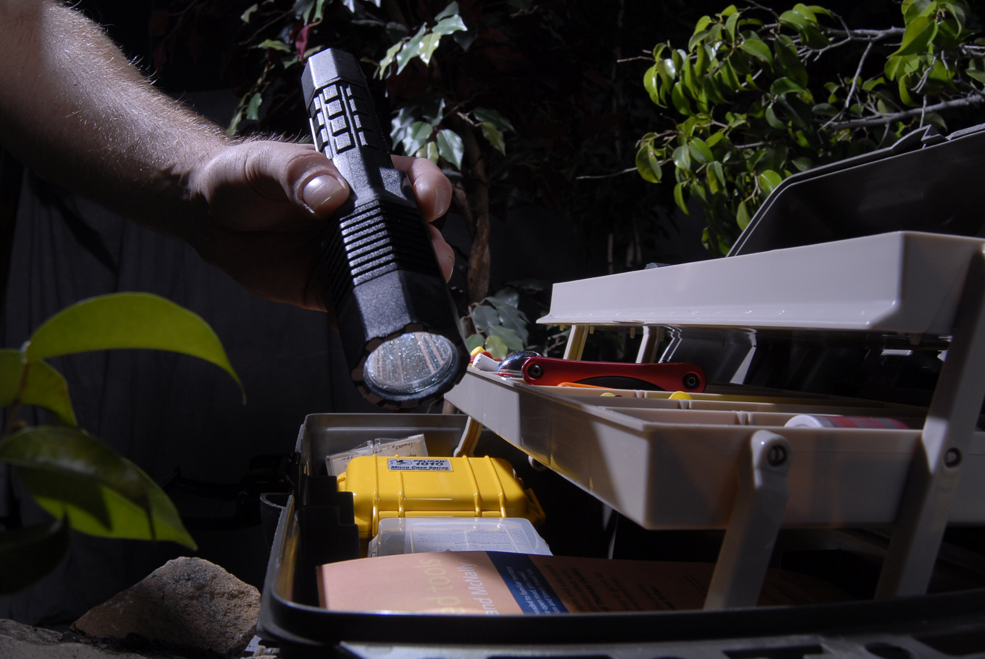 7060_outdoor_flashlight (2)